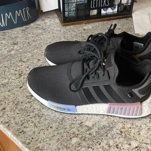 Adidas WOMENS SIZE 8 Shoes